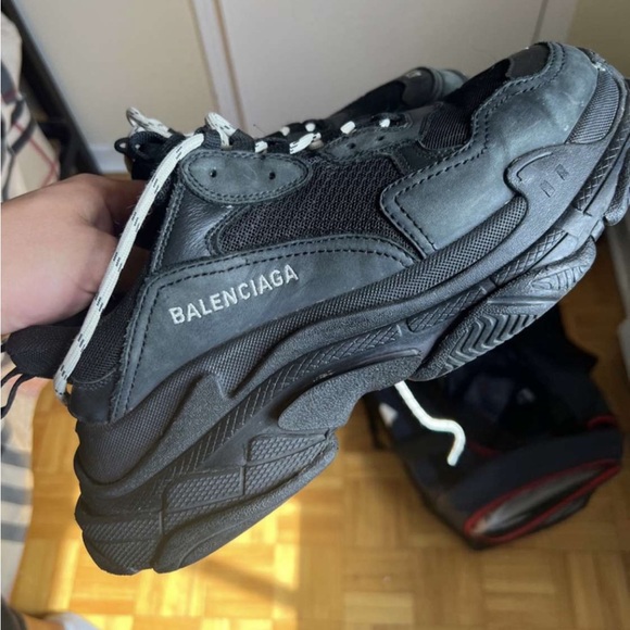 Triple S Sneaker
BALENCIAGA - Picture 3 of 3